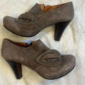 CHIE MIHARA SHOES CAROSA BOOTIES SUEDE HIDDEN PLATFORM ANKLE BOOTS